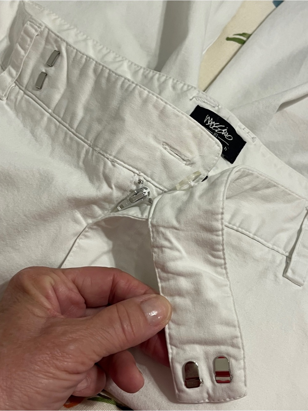 Women’s Mossimo Supply Co. White shorts size 12 11” inseam Bermuda - Picture 5 of 8